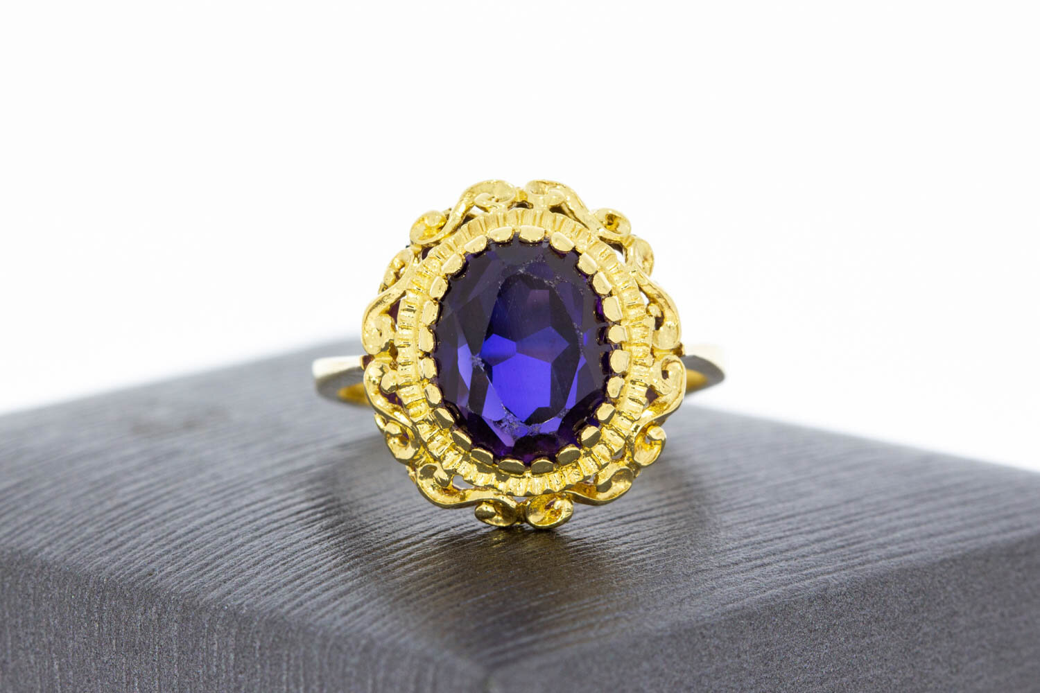 Vintage Amethist ring 18 karaat - 16,8 mm