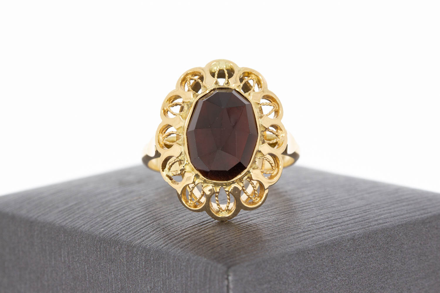 14 Karaat gouden Vintage Granaat ring - 19,3 mm