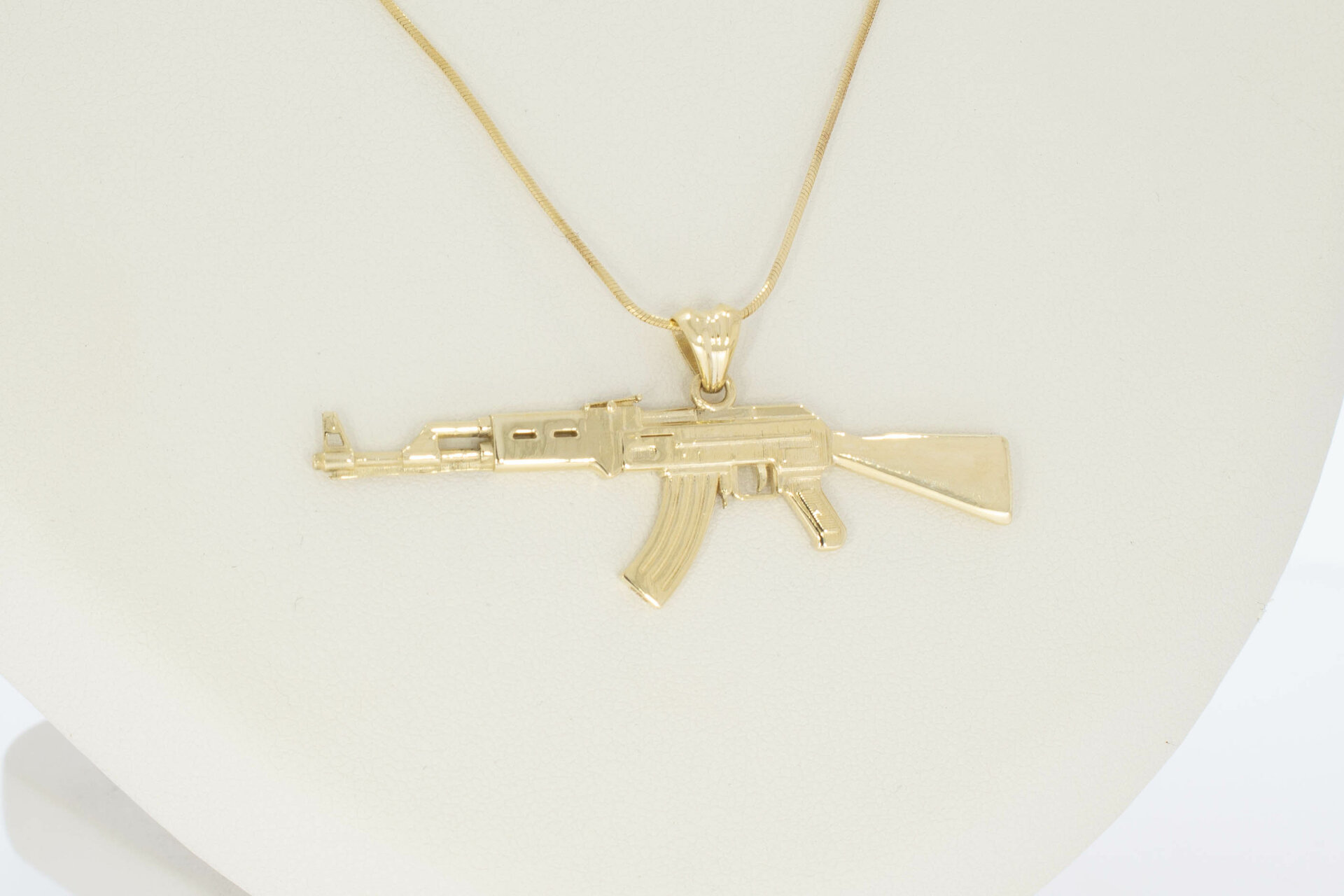 14 karaat goud Kalashnikov / AK47 hanger 