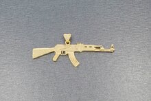 14 karaat goud Kalashnikov / AK47 hanger - 4,7 cm